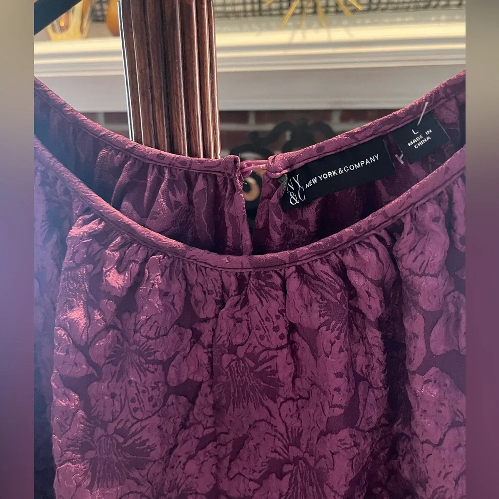 New York and Company size:Large Elegant Purple Textured Puff Sleeve Shift Dress - Picture 5 of 9